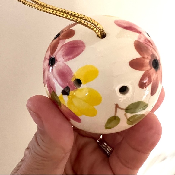 Toni Raymond Pottery vintage floral handmade pomander with gold string - Picture 3 of 8